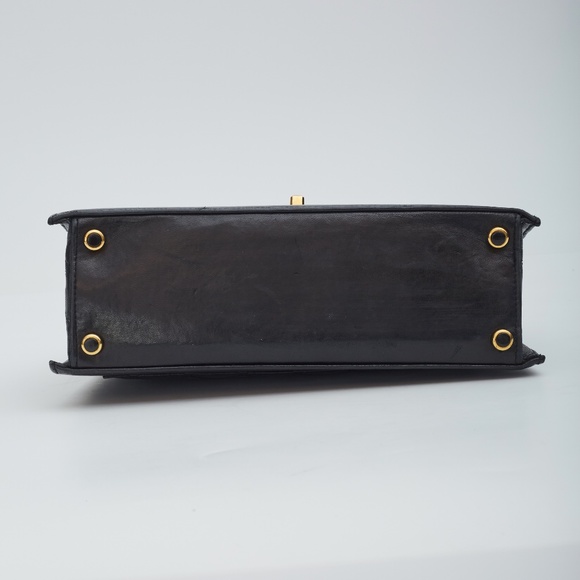 CHANEL VINTAGE LAMBSKIN BLACK TRAPEZOID FLAP BAG MEDIUM (CIRCA 1990) - Picture 4 of 11